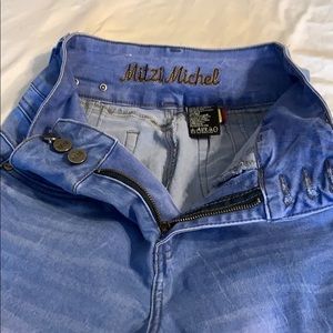 Butt lifting women’s stretch jeans